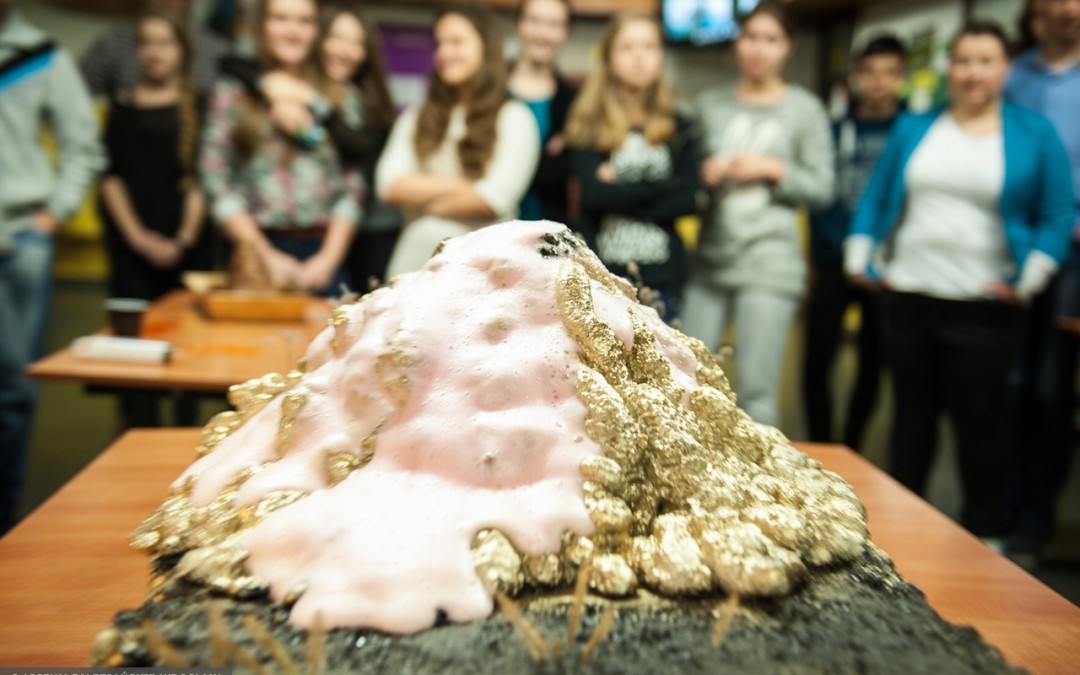 Competition for the best volcano model in Private Salesian High School