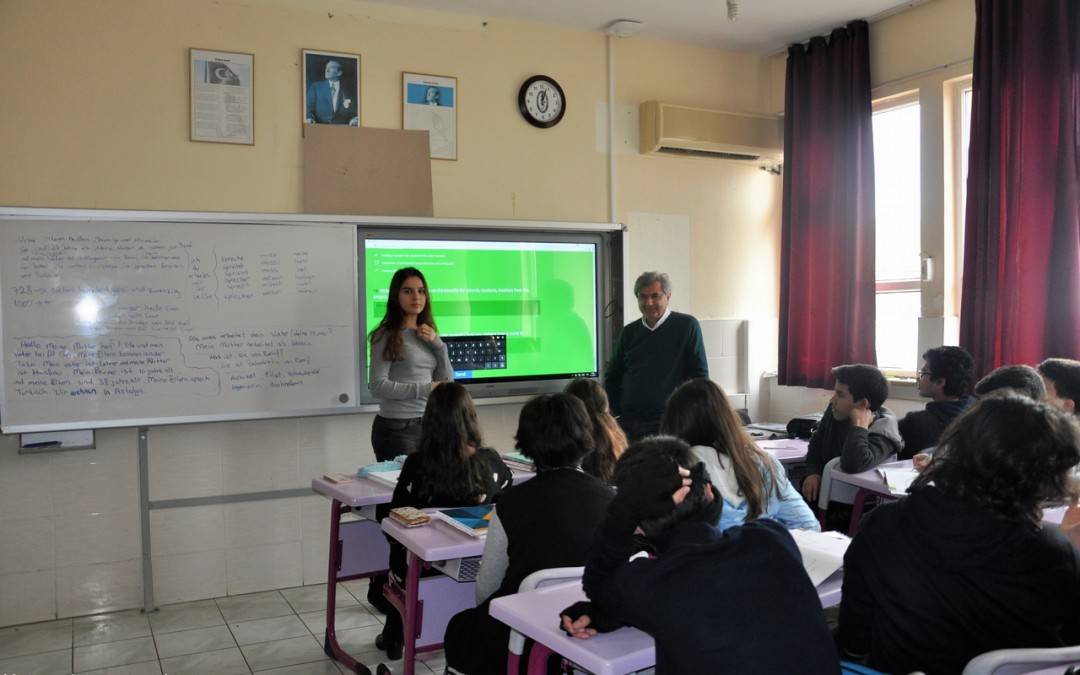 Lessons about volcanos and earthquakes in Turkish school