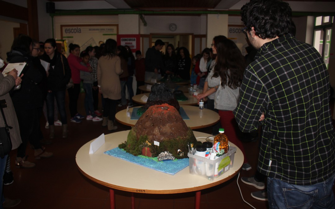 The volcano model competition at Portuguese school